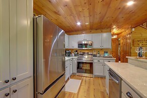 Family Friendly: Hot Tub Haven in Mineral Bluff!