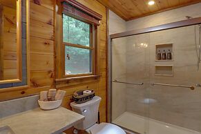 Family Friendly: Hot Tub Haven in Mineral Bluff!