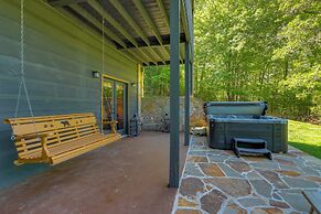 Family Friendly: Hot Tub Haven in Mineral Bluff!