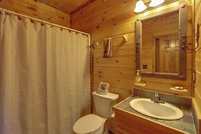 Family Friendly: Hot Tub Haven in Mineral Bluff!