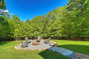 Family Friendly: Hot Tub Haven in Mineral Bluff!