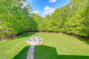 Family Friendly: Hot Tub Haven in Mineral Bluff!