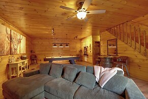 Family Friendly: Hot Tub Haven in Mineral Bluff!