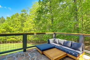 Family Friendly: Hot Tub Haven in Mineral Bluff!