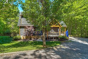 Family Friendly: Hot Tub Haven in Mineral Bluff!