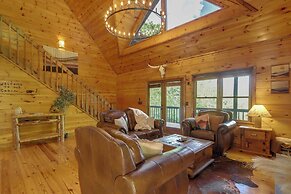 Family Friendly: Hot Tub Haven in Mineral Bluff!