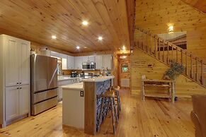 Family Friendly: Hot Tub Haven in Mineral Bluff!