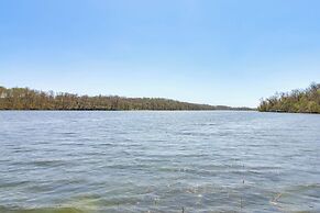 Lakefront Family Home w/ Boat Dock in Underwood