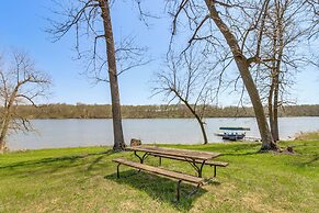 Lakefront Family Home w/ Boat Dock in Underwood
