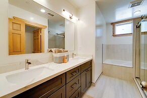 7 Mi to Lake Davis: Family Outdoor Retreat w/ Deck