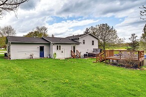 3 Mi to Erie Canal: Home w/ Hot Tub in Holley!