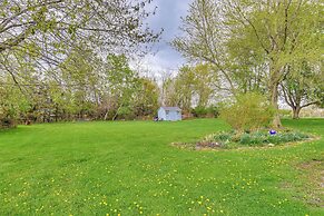 3 Mi to Erie Canal: Home w/ Hot Tub in Holley!