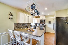 3 Mi to Erie Canal: Home w/ Hot Tub in Holley!