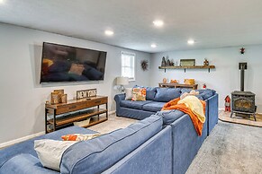 3 Mi to Erie Canal: Home w/ Hot Tub in Holley!