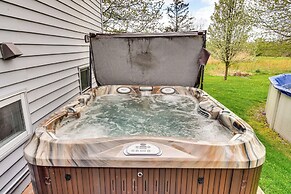 3 Mi to Erie Canal: Home w/ Hot Tub in Holley!