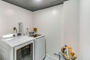 3 Mi to Erie Canal: Home w/ Hot Tub in Holley!