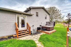 3 Mi to Erie Canal: Home w/ Hot Tub in Holley!