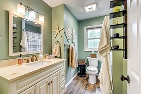 3 Mi to Erie Canal: Home w/ Hot Tub in Holley!