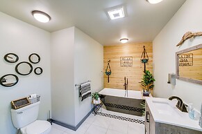 Lake Taneycomo Views: Family-friendly Cabin!