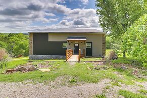 Lake Taneycomo Views: Family-friendly Cabin!