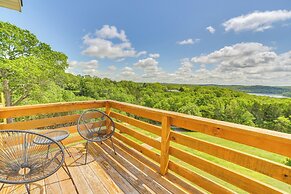 Lake Taneycomo Views: Family-friendly Cabin!