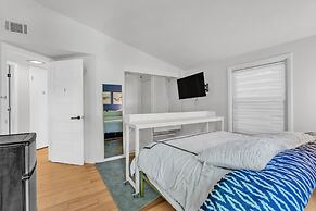 Spacious Home With Outdoor Kitchen & Fenced Yard 4 Bedroom Home