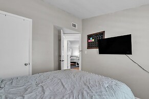 Spacious Home With Outdoor Kitchen & Fenced Yard 4 Bedroom Home