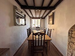 Rustic Cottage in the Countryside