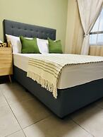 Cosy two Bedroom Apartment for Short and Long Stays Rental