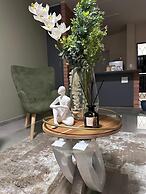 Cosy two Bedroom Apartment for Short and Long Stays Rental