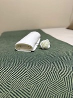 Cosy two Bedroom Apartment for Short and Long Stays Rental