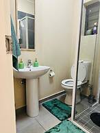 Cosy two Bedroom Apartment for Short and Long Stays Rental