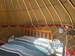 Yurt Retreat - Overlooking the River Blackwater