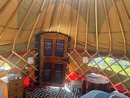 Yurt Retreat - Overlooking the River Blackwater
