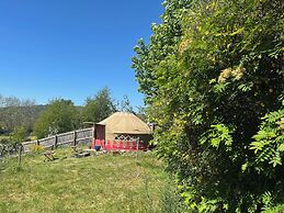 Yurt Retreat - Overlooking the River Blackwater