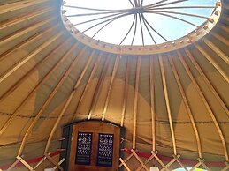 Yurt Retreat - Overlooking the River Blackwater