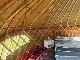 Yurt Retreat - Overlooking the River Blackwater