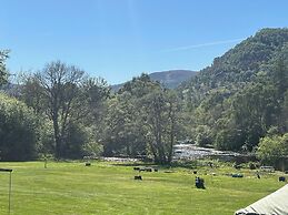 Yurt Retreat - Overlooking the River Blackwater