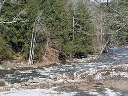 VT Nature Retreat Sleeps 6 + Pet OK