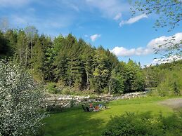 VT Nature Retreat Sleeps 6 + Pet OK