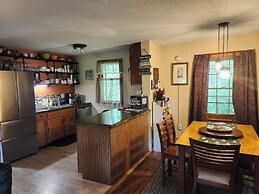 VT Nature Retreat Sleeps 6 + Pet OK