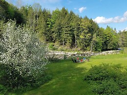 VT Nature Retreat Sleeps 6 + Pet OK