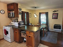 VT Nature Retreat Sleeps 6 + Pet OK