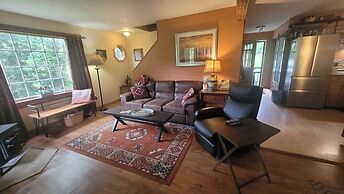 VT Nature Retreat Sleeps 6 + Pet OK