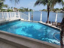 Villa w/ Pool & Dock in Marathon