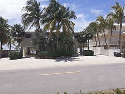 Resort-style Villa Pool + Lagoon Access