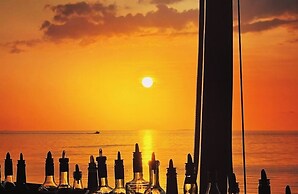 Resort-style Villa Pool + Lagoon Access