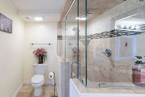 Beach Luxury 3BR w/ Spa Baths + Pool Bar