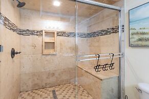 Beach Luxury 3BR w/ Spa Baths + Pool Bar