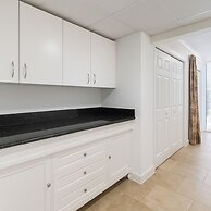 Beach Luxury 3BR w/ Spa Baths + Pool Bar